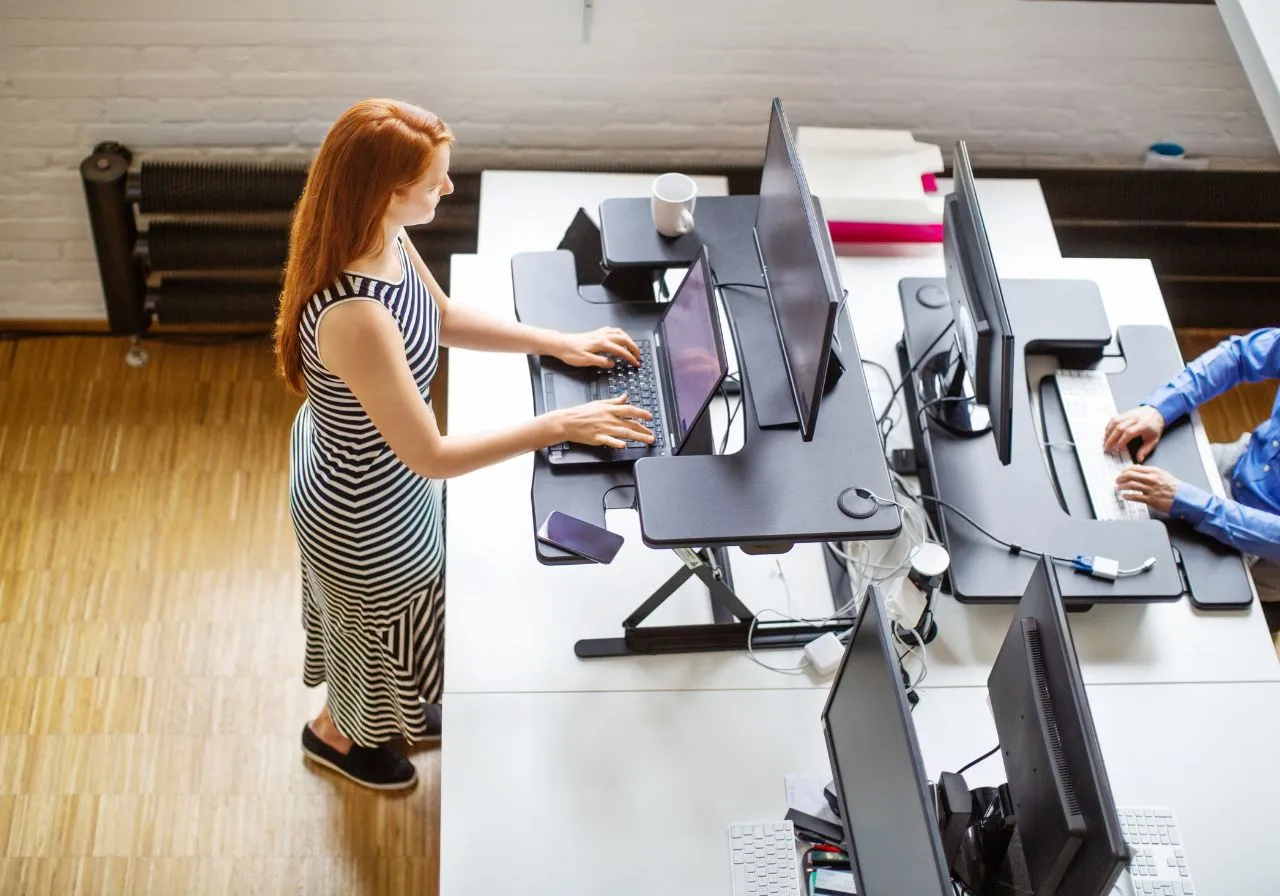 Jak urządzić ergonomiczne stanowisko pracy?